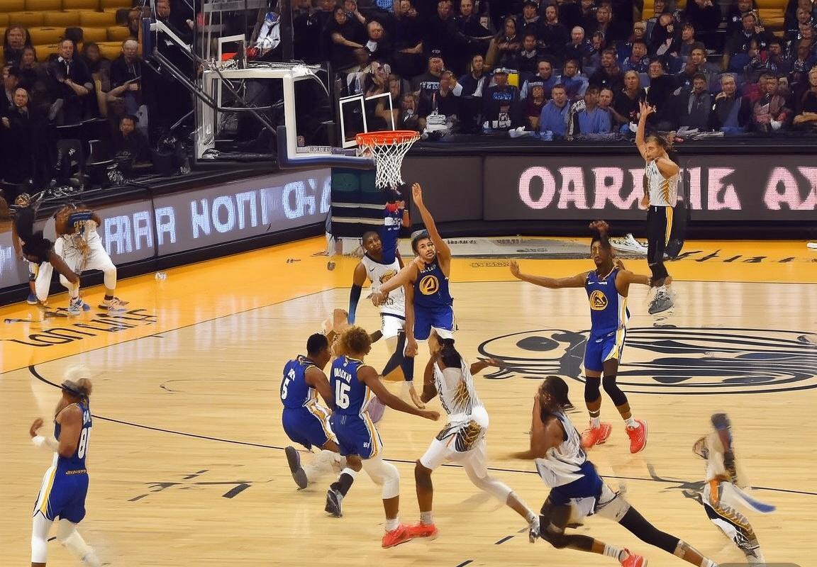 勇士快船巅峰对决：西部季后赛席位争夺战(图3)