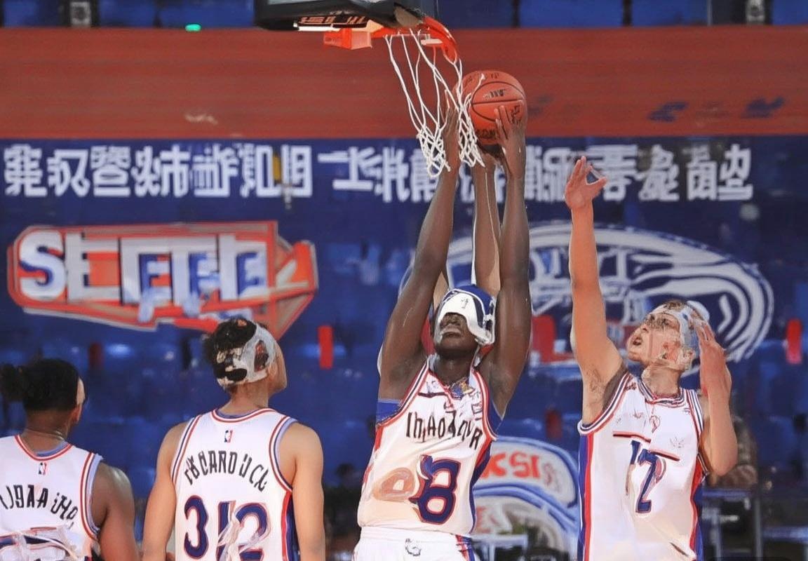 乔尔·恩比德：场均34.8分夺得分王，篮球史新篇章的开启者